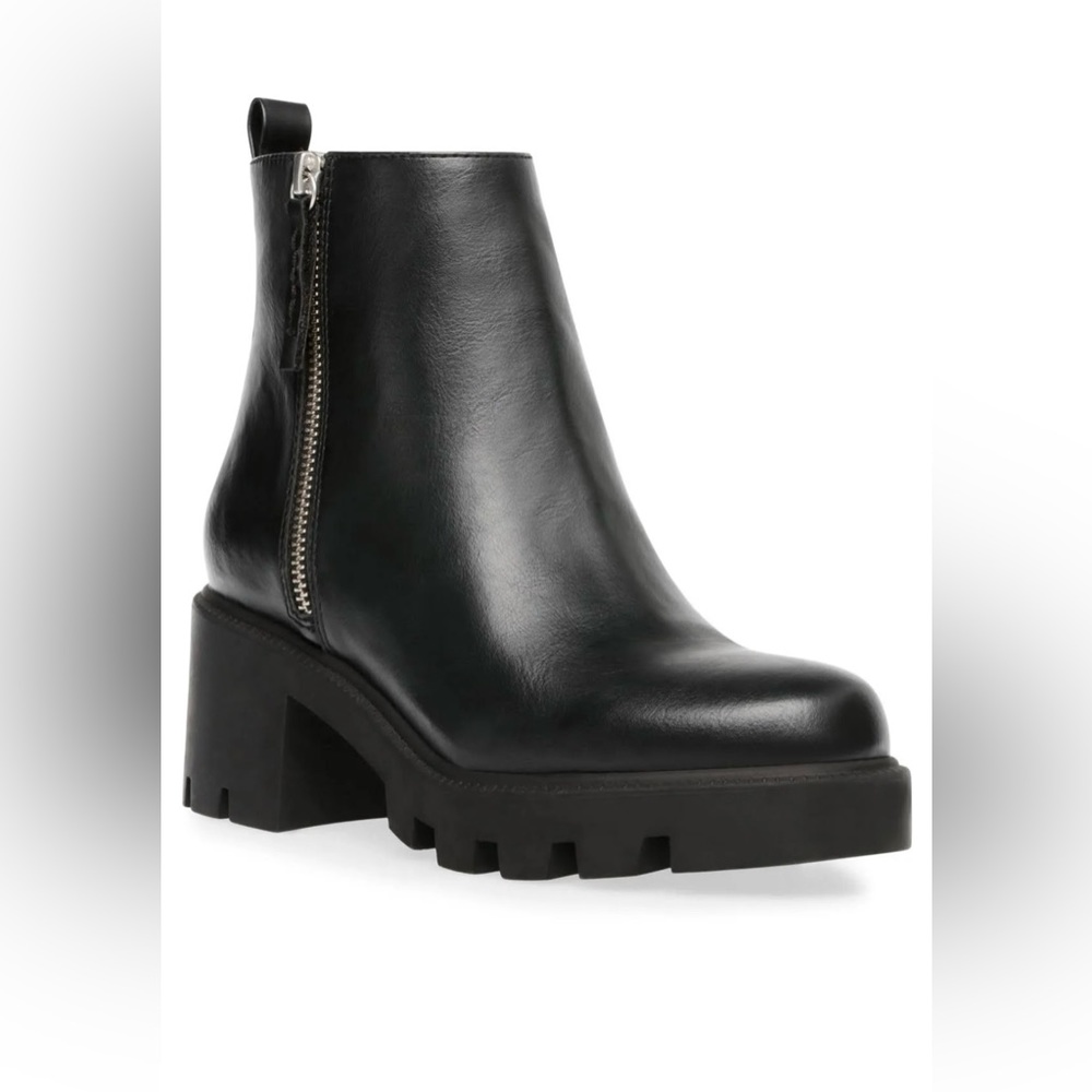DV Dolce Vita Nicola Lug-Sole Booties - Black size 9.5